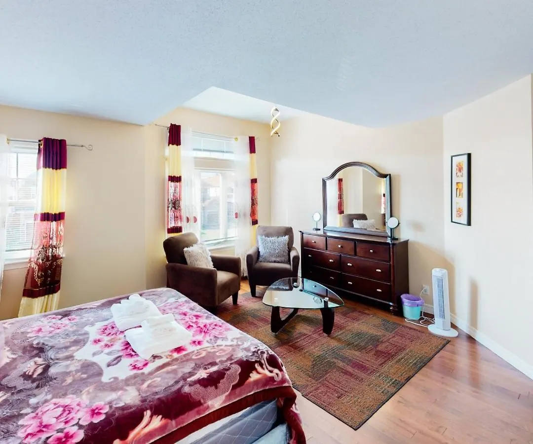 Apartment 4 Bedroom House In Ottawa, Great Location